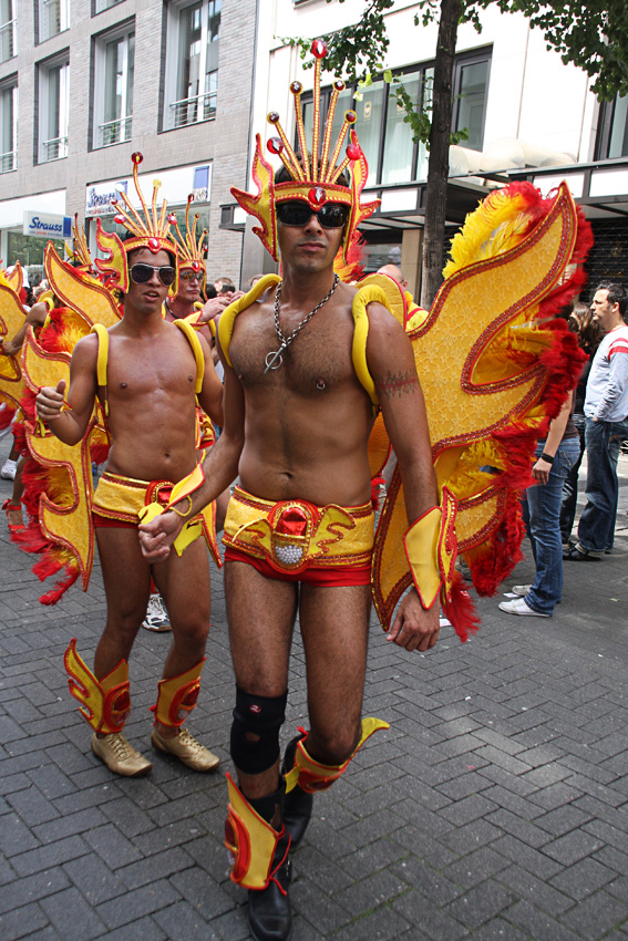 Heiss
war es den Tänzern beim CSD Umzug in Köln
Schlüsselwörter: CSD   Köln   2008