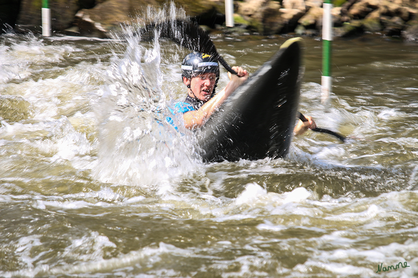 Kanu Erftslalom
Training vor dem Wettkampf 
Zum zehnten Male ist die Kanugemeinschaft Erft Gastgeber für einen bundesoffenen Slalom-Wettbewerb auf der Neusser Erft. 
Schlüsselwörter: Kanu, Erft, Erftslalom, 2016