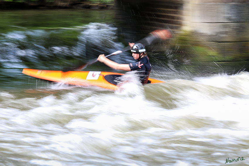 Kanu Erftslalom
Training vor dem Wettkampf - Mitzieher
Zum zehnten Male ist die Kanugemeinschaft Erft Gastgeber für einen bundesoffenen Slalom-Wettbewerb auf der Neusser Erft. 
Schlüsselwörter: Kanu, Erft, Erftslalom, 2016