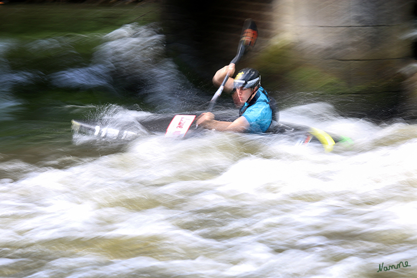 Kanu Erftslalom
Training vor dem Wettkampf - Mitzieher
Zum zehnten Male ist die Kanugemeinschaft Erft Gastgeber für einen bundesoffenen Slalom-Wettbewerb auf der Neusser Erft. 
Schlüsselwörter: Kanu, Erft, Erftslalom, 2016