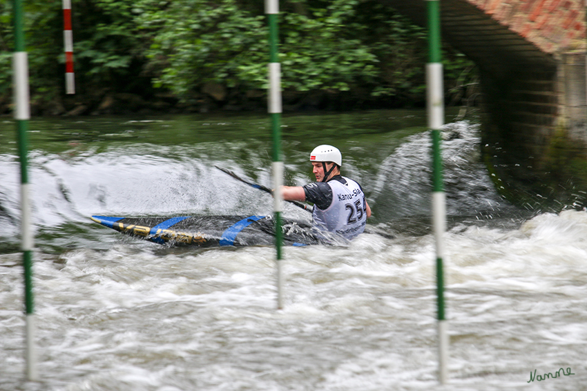 Kanu Erftslalom
Mitzieher
Zum zehnten Male ist die Kanugemeinschaft Erft Gastgeber für einen bundesoffenen Slalom-Wettbewerb auf der Neusser Erft. 
Schlüsselwörter: Kanu, Erft, Erftslalom, 2016