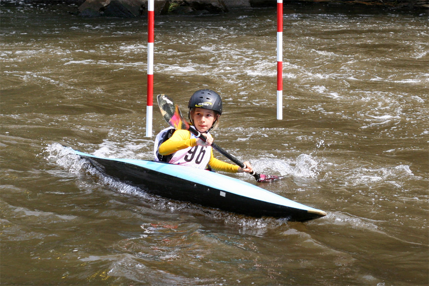 Kanu Slalom
Dreiländerpokal
Schlüsselwörter: Kanu Slalom Dreiländerpokal Gnadentaler Mühle Mädchen