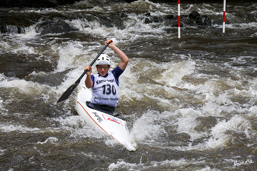 Kanu Slalom
Kraft und Geschicklichkeit sind die wichtigsten Faktoren beim Kanu-Slalom. Unabhängig vom Wettkampfsport ist Kanuslalom damit das allerbeste Training für die Bootsbeherrschung auf stark bewegtem Wasser also auch für den Wildwasser Freizeitpaddler.

 
Schlüsselwörter: Kanu Slalom Erft Neuss