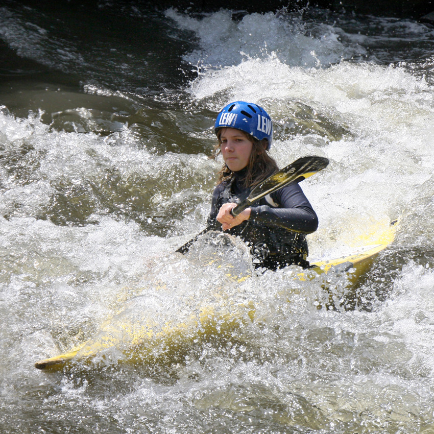 Kanu Slalom
Zum erstenmal seit 31 Jahren kämpfen auf der Erft wieder Kanuten um Deutsche Meistertitel
Training zur Deutsche Schülermeisterschaft 2010

Schlüsselwörter: Kanu Slalom