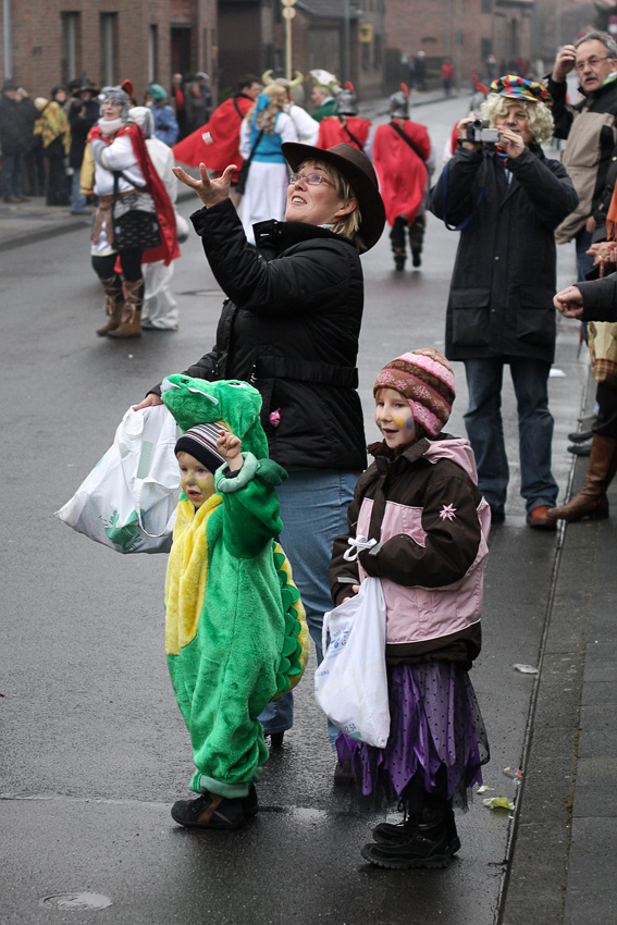 Am Straßenrand
Tulpensonntagsumzug 2009
Schlüsselwörter: Tulpensonntag    2009     Karneval