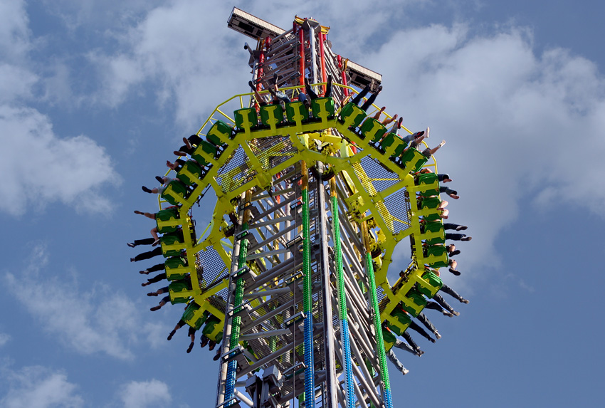 Nun geht es runter
Impressionen von der Kirmes
Schlüsselwörter: Düsseldorfer Kirmes   Freier Fall    Himmel