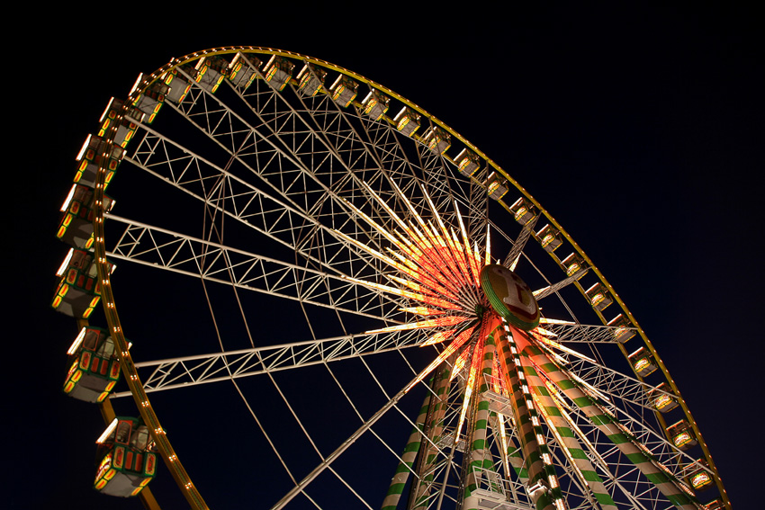 Riesenrad
Impressionen von der Kirmes
Schlüsselwörter: Düsseldorfer Kirmes   Riesenrad    Nachtaufnahme