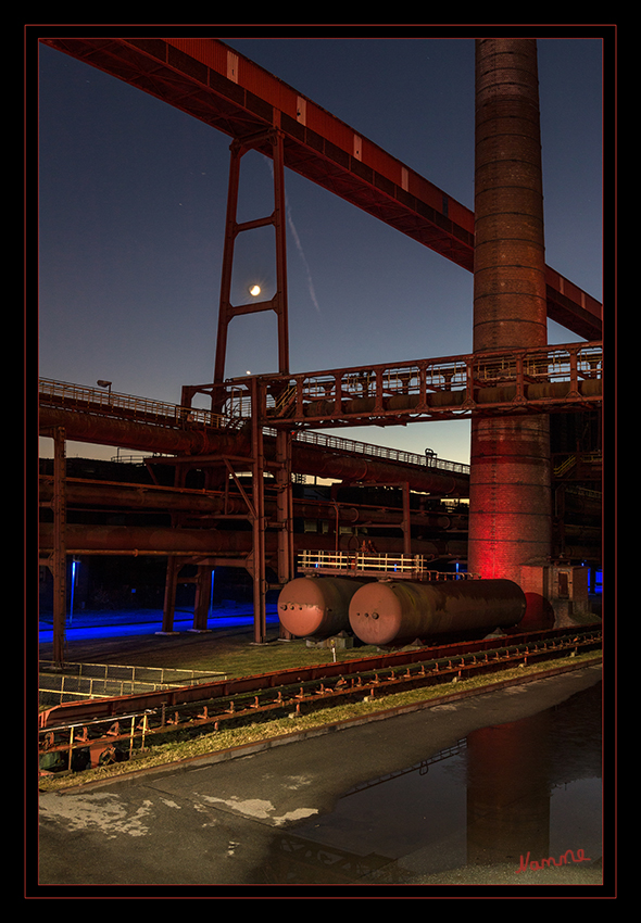 Kokerei Zollverein
Ist heute ein Architektur-Welterbe und Industriedenkmal. Gemeinsam mit der unmittelbar benachbarten Zeche Zollverein wurde die ehemalige Kokerei im Jahr 2001 von der UNESCO zum Weltkulturerbe erklärt. laut Wikipedia
Schlüsselwörter: Kokerei Zollverein, Essen