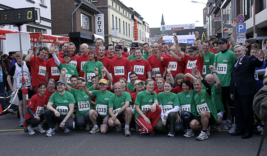 Vor dem Start
Korschenbroicher Citylauf 2006
Schlüsselwörter: Korschenbroicher Citylauf,