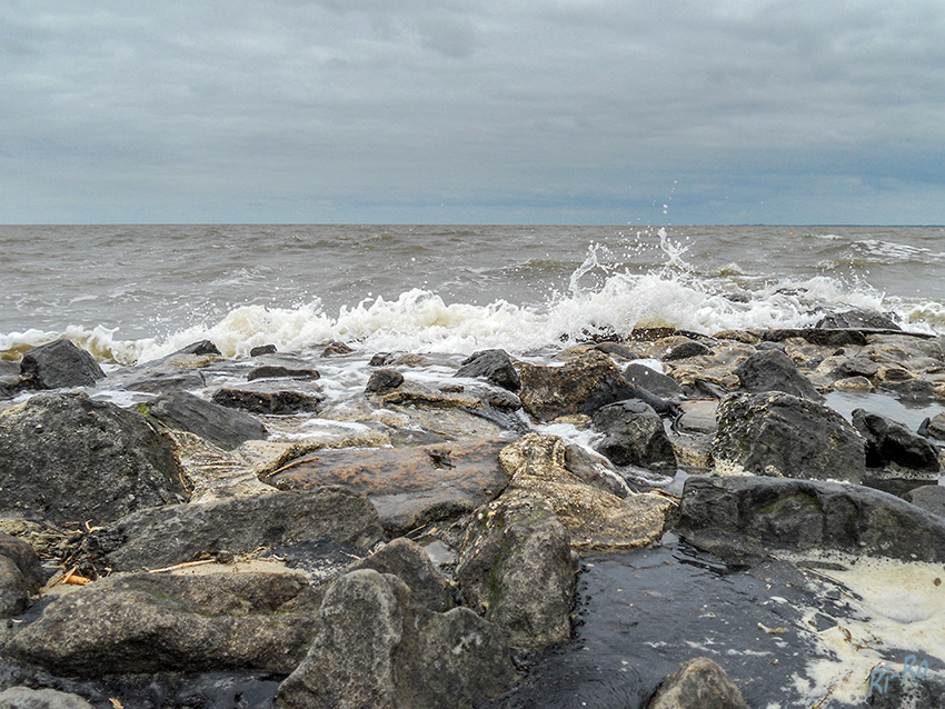 Bedrohliche Nordsee
Auflaufendes Wasser an der Nordsee
Nach der Ebbe kommt die Flut. Die Gezeiten ändern sich alle 12 Stunden.
Schlüsselwörter: Nordsee, Küste