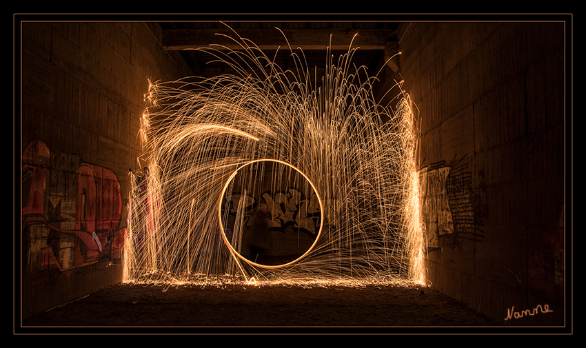 Funkenflug
Schlüsselwörter: Lichtmalerei ,    Light Painting,  Stahlwolle