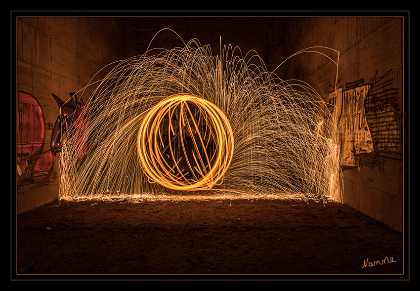 Funkenflug
Schlüsselwörter: Lichtmalerei ,    Light Painting,  Stahlwolle