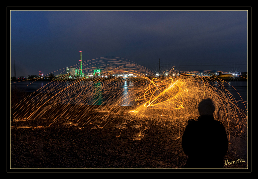 Zuschauer
LP mit Stahlwolle
Schlüsselwörter: Lichtmalerei ,    Light Painting,  Stahlwolle