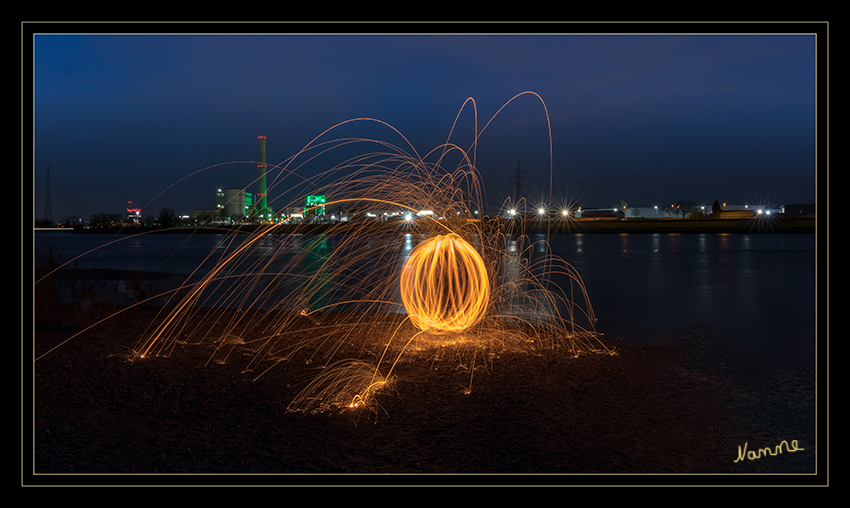 Feuerkugel
LP mit Stahlwolle
Schlüsselwörter: Lichtmalerei ,    Light Painting,  Stahlwolle