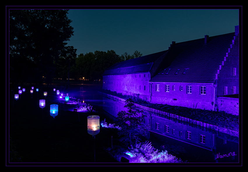 Lichtfestival - Schloß Dyck
Latütchen
Schlüsselwörter: Lichtfestival, Schloß Dyck, 