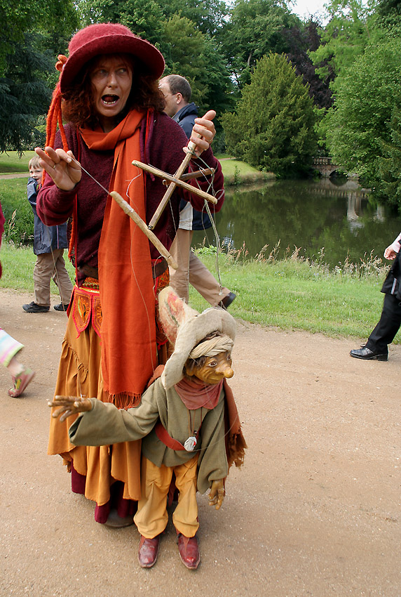 Majonettenspielerin
Auf dem Gelände des Schloß Dyck
Renaissancefest 2007
Schlüsselwörter: Renaissancefest    Schloß Dyck    Majonettenspielerin