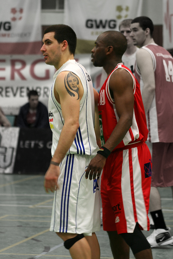 Deckung
Elephants - Braunschweig
Schlüsselwörter: Basketball     Grevenbroich   Elephants     Braunschweig