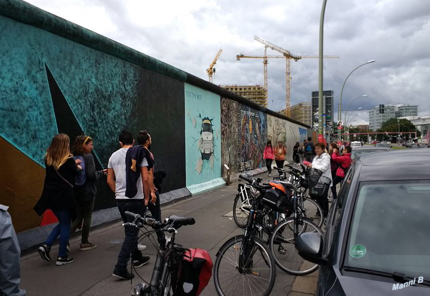 Eastside Gallery
bemalte Mauer in Berlin
Schlüsselwörter: Berlin,