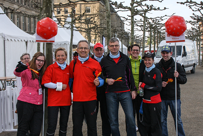 Vor dem Start
Schlüsselwörter: Marathon                     Düsseldorf                             Sparkasse Neuss