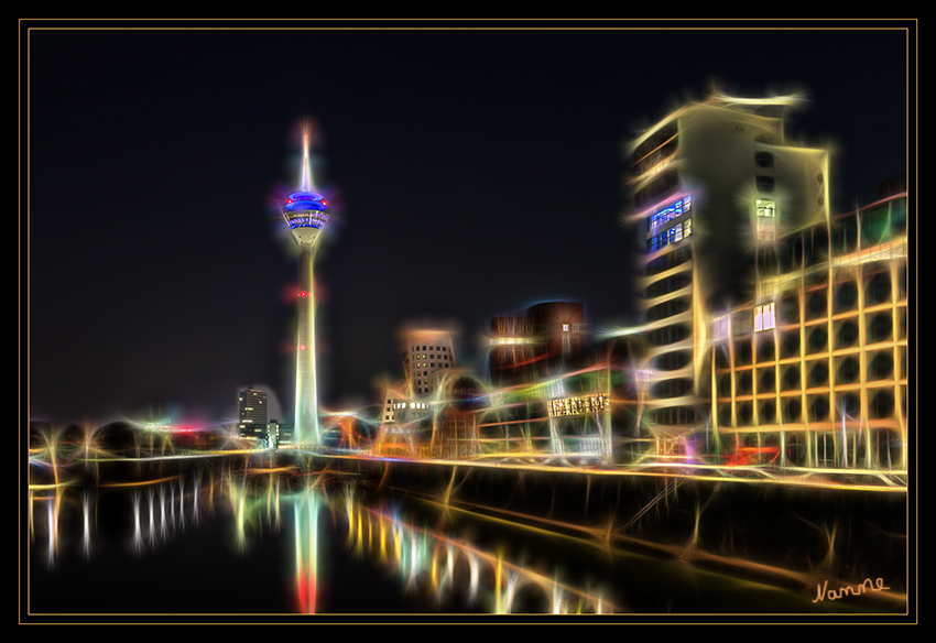 Düsseldorfer Medienhafen
mit Filter experimentiert.
Schlüsselwörter: Düsseldorf    Medienhafen  Fernsehturm