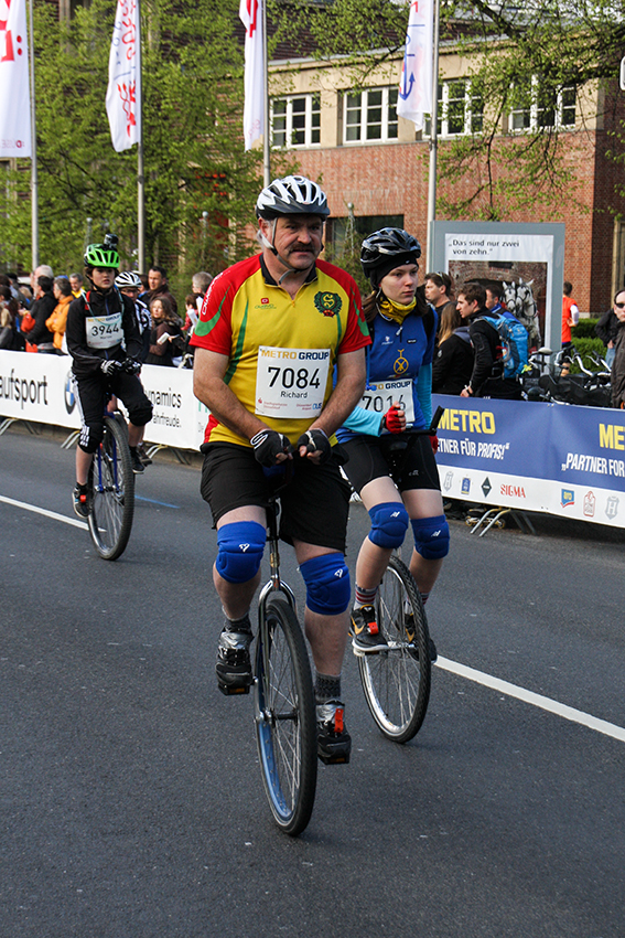 Metro Group Marathon
Einradfahrer beim Metro-Group Marathon in Düsseldorf
Schlüsselwörter: Marathon Düsseldorf Metro Group Marathon Einrad