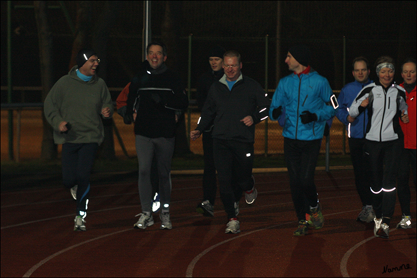 Mit Spaß dabei..........
Man läßt sich nicht aufhalten von Dunkelheit, Nässe oder Kälte
Schlüsselwörter: Marathonstaffeltraining Training