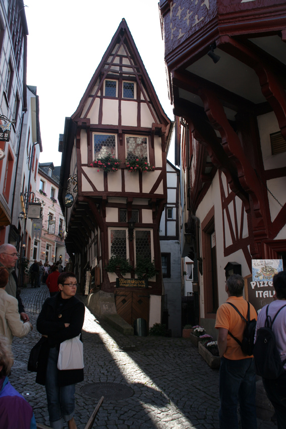 Das Spitzhäuschen
aus dem Jahre 1416 in Bernkastel
Schlüsselwörter: Bernkastel      Spitzhäuschen