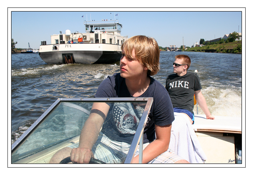 Genieße den Tag....
Schlüsselwörter: Motorboot