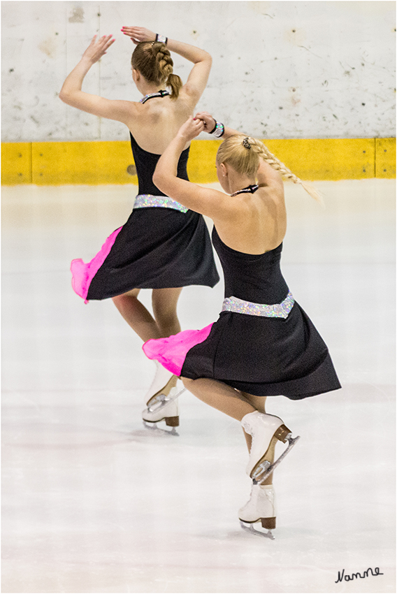 NRW Trophy for SYS
Bei der "NRW-Trophy for synchronized Skating 2015" in der Eishalle am Südpark sichern sich beide Mannschaften des Neusser Schlittschuh-Klubs (NSK) Silber.
laut NGZ Online
Schlüsselwörter: NRW Trophy for SYS 2015 Synchronized Skating NRW Trophy