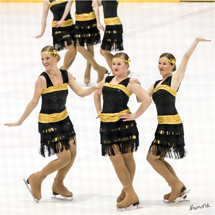 NRW Trophy for SYS
Bereits zum vierten Mal richtete der Neusser Schlittschuh-Klub den internationalen Wettbewerb 2015 im Synchron-Eiskunstlaufen aus.
Schlüsselwörter: NRW Trophy for SYS 2015 Synchronized Skating NRW Trophy