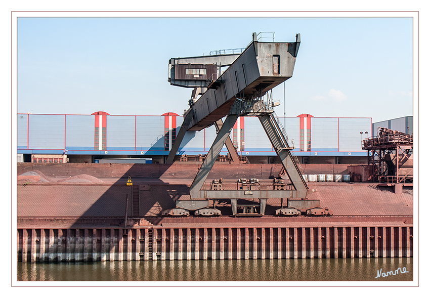 Hafentour
Entstanden bei einer Tour durch den Neusser Hafen 
Schlüsselwörter: Hafen Neuss