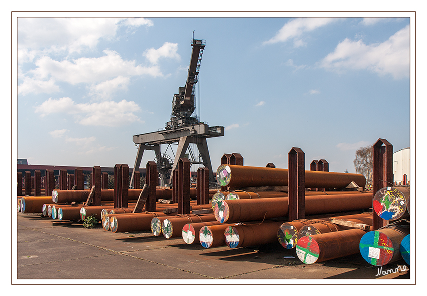 Hafentour
Entstanden bei einer Tour durch den Neusser Hafen
Schlüsselwörter: Hafen Neuss