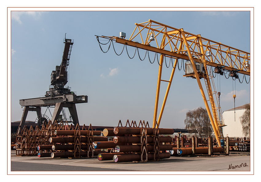 Hafentour
Entstanden bei einer Tour durch den Neusser Hafen
Schlüsselwörter: Hafen Neuss