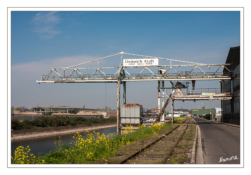 Hafentour
Entstanden bei einer Tour durch den Neusser Hafen 
Schlüsselwörter: Hafen Neuss