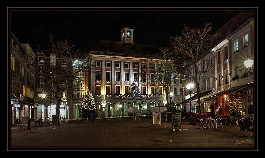 Rathaus
von Neuss weihnachtlich geschmückt
Schlüsselwörter: Rathaus Neuss