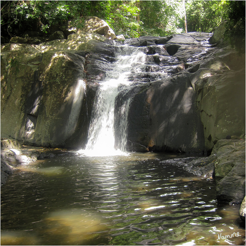 Nationalpark Kaeng Krachan 
Pala-u Wasserfälle
Etwa 60 Kilometer westlich von Hua Hin plätschert der Pala-U Wasserfall in beeindruckender landschaftlicher Umgebung. Der sehr lohenswerte Besuch der Kaskaden ist jedoch mit einer Wanderung durch den Dschungel verbunden. Unbedingt feste Schuhe anziehen.
Schlüsselwörter: Nationalpark Kaeng Krachan