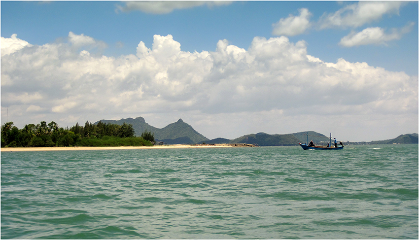 Nationalpark Sam Roi Yod
Der Nationalpark Khao Sam Roi Yot ist ein Nationalpark in der Provinz Prachuap Khiri Khan im südlichen Teil von Zentralthailand.
Schlüsselwörter: Nationalpark Sam Roi Yod