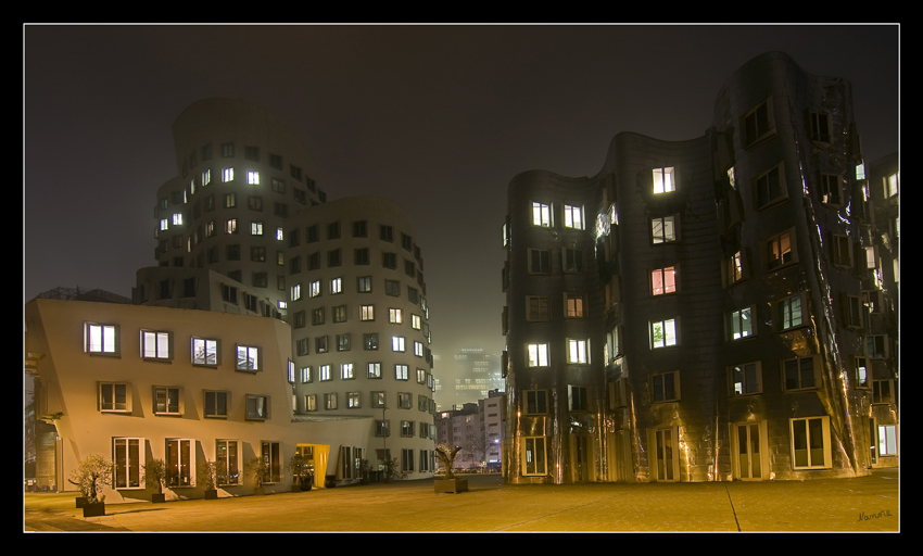 Novemberfeeling
im Düsseldorfer Medienhafen
Schlüsselwörter: Gehryhäuser                   Düsseldorf                     Medienhafen