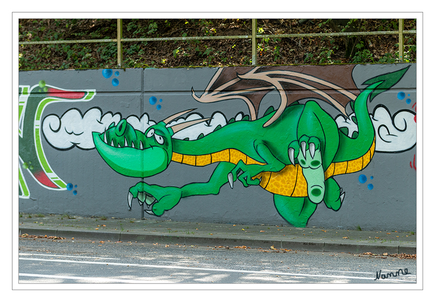 Stadtverschönerung
Graffitis am Straßenrand
Schlüsselwörter: Graffiti
