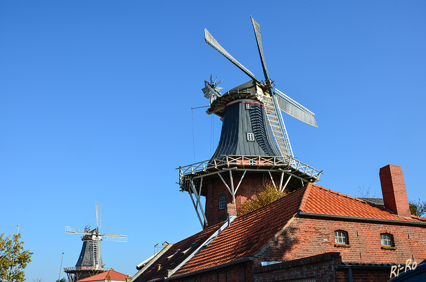 Blick auf die Deich- u. Frisia-Mühle.
Diese werden auch Zwillingsmühlen genannt.
Beide sind Baugleich. Stehen in der Stadt Norden.
Schlüsselwörter: Nordsee, Norden