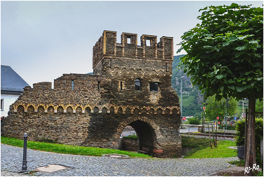 Oberwesel am Rhein
Die Stadt der Türme und des Weins wird Oberwesel treffenderweise genannt. 
Zehnerturm/ Eselstor
Schlüsselwörter: Oberwesel Rhein Zehnerturm Eselstor