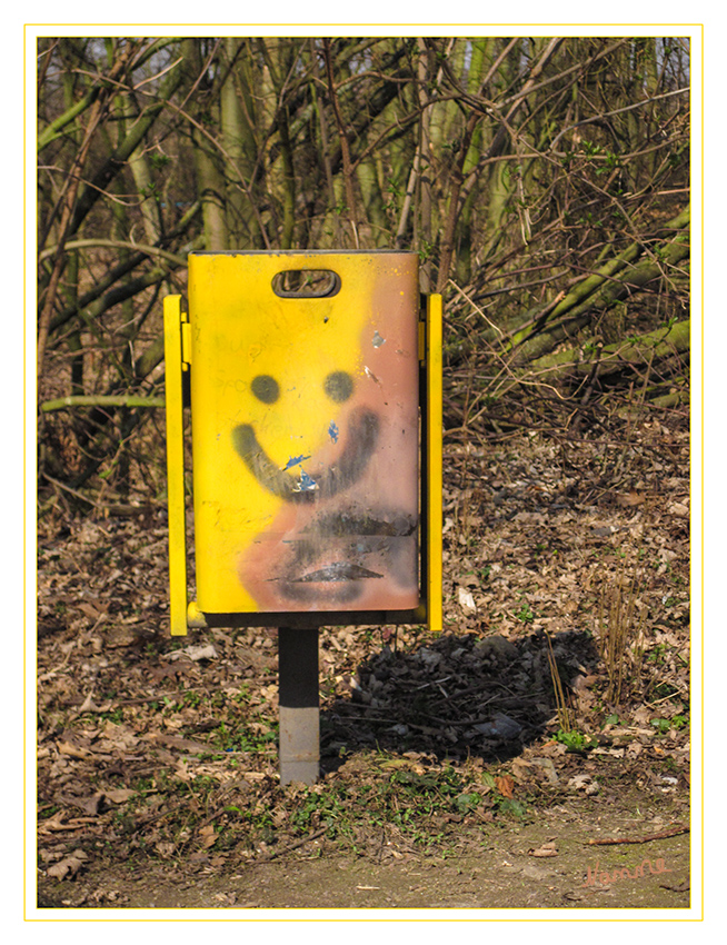 Smilie
Ich finde dies eine sehr nette Idee die den Papierkorb aufgewertet hat.
Schlüsselwörter: Papierkorb   Smilie