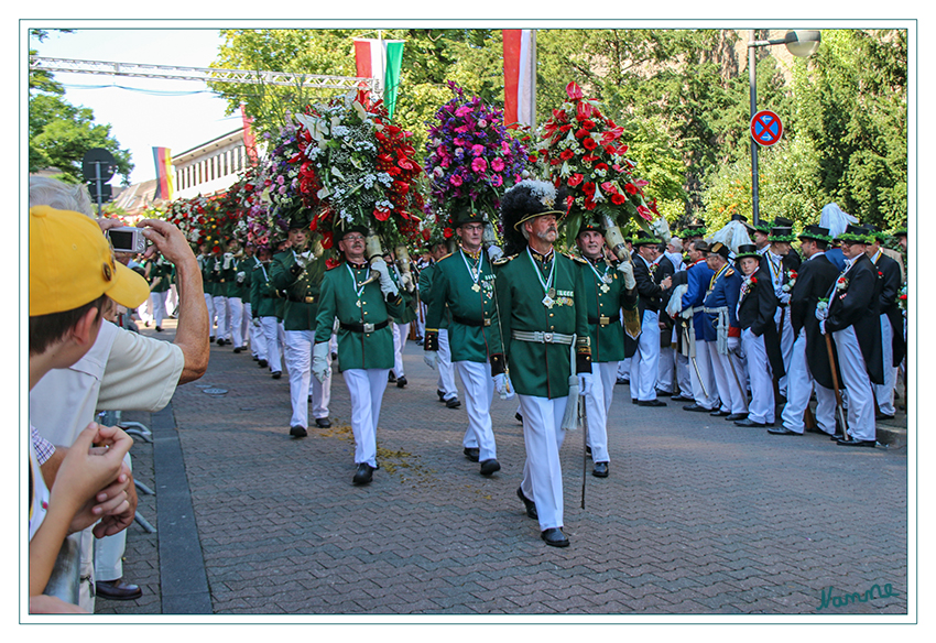 Neusser Bürgerschützenfest
2015
Aufmarsch der Hörnisse
Schlüsselwörter: Neusser Bürgerschützenfest 2015