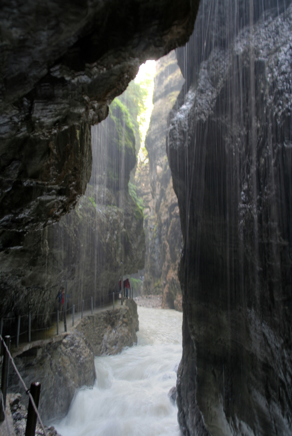 Partnachklamm ll
Mittlerweile wurde die Partnachklamm als eines der 100 schönsten Geotope Bayerns ausgezeichnet.
Schlüsselwörter: Partnachklamm