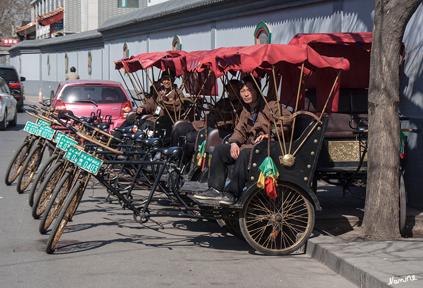 Peking Hutong
Das historische Peking ist ein Labyrinth von kleinen und schmalen Gassen, die oft am Besten mit einer Rikscharundfahrt besichtigt werden können. 
Schlüsselwörter: Peking Hutong