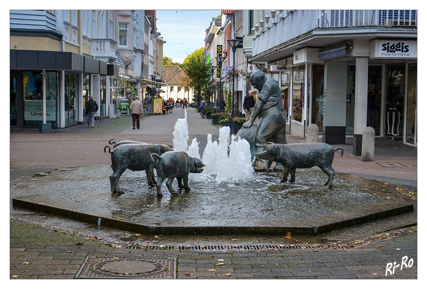 Sültemeyer-Brunnen  in Bad Oeynhausen
 "1745 entdeckten Sültemeyers Schweine die ersten Salzvorkommen"
Schlüsselwörter: Bad Oeynhausen