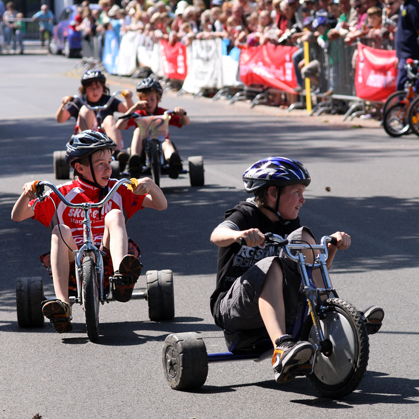 Impressionen Trike-Race
Straßenrennen -Spurt in den Mai- Büttgen
Schlüsselwörter: Straßenrennen Radsport Büttgen