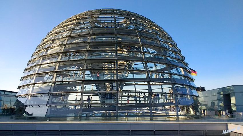 Reichstagkuppel
Besichtigung nur nach Anmeldung!
Kuppel vom Reichstag und Dachterrasse des Reichstagsgebäudes können kostenlos besichtigt werden.

Schlüsselwörter: Berlin, Reichstag