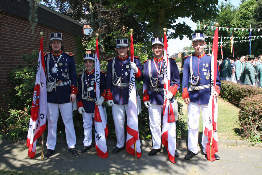 Fahnenschwengzug Zu liev Griefroth
Schützenfest in Grefrath 2009
Schlüsselwörter: Fahnen    Schützenfest         Zu liev Griefroth