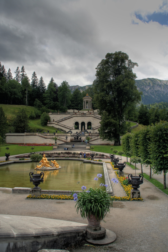 Schloß Linderhof l
Gestaltet wurden die Gärten vom Hofgartendirektor Carl von Effner (1831-1884)
Schlüsselwörter: Schloß Linderhof      Gartenanlage